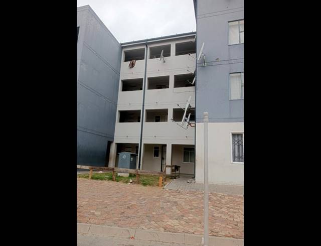 2 BEDROOM APARTMENT FOR SALE IN RIVERSIDE VIEW